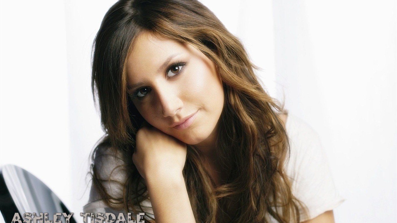 Ashley Tisdale #009 - 1366x768 Wallpapers Pictures Photos Images