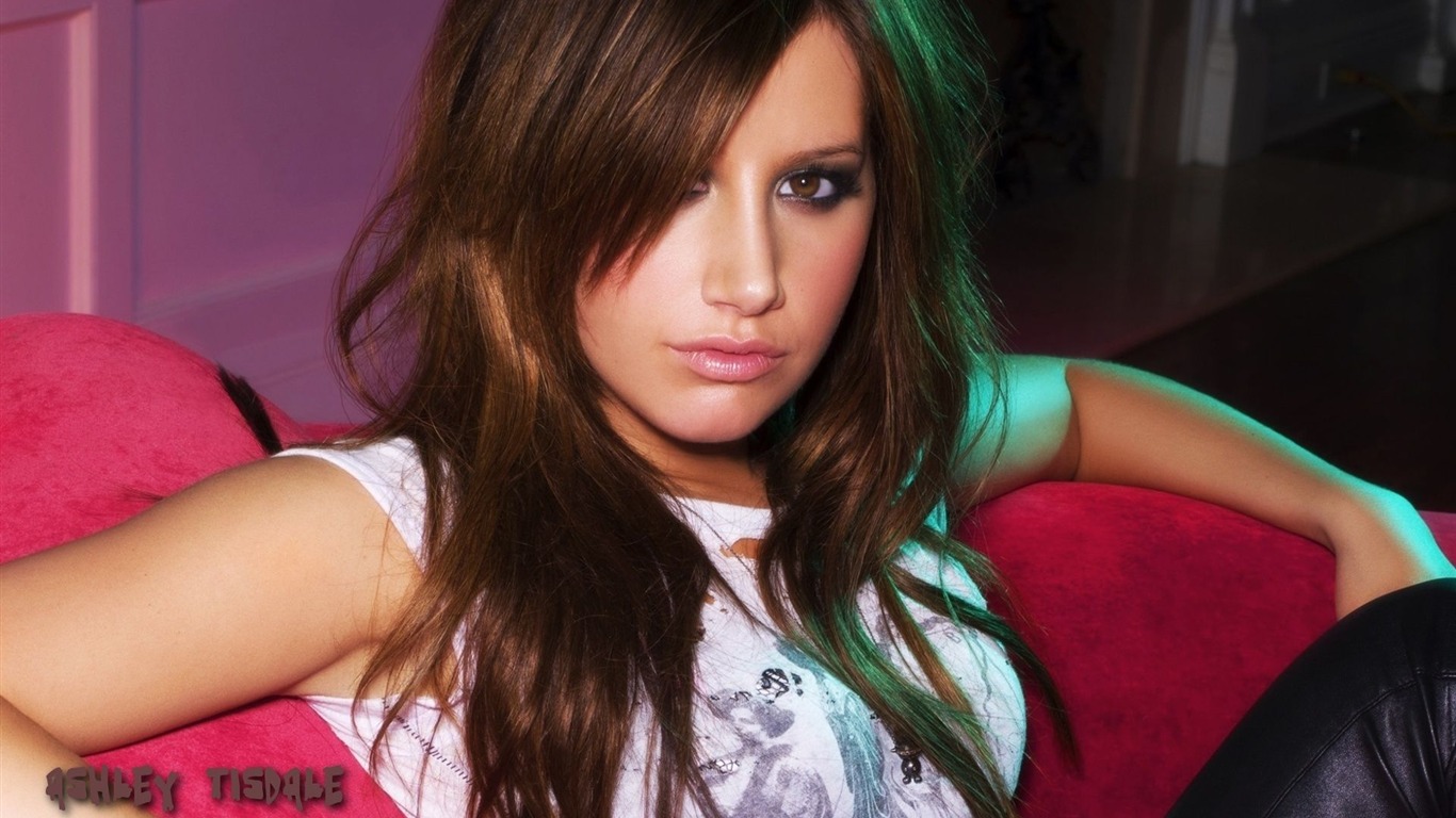 Ashley Tisdale #054 - 1366x768 Wallpapers Pictures Photos Images