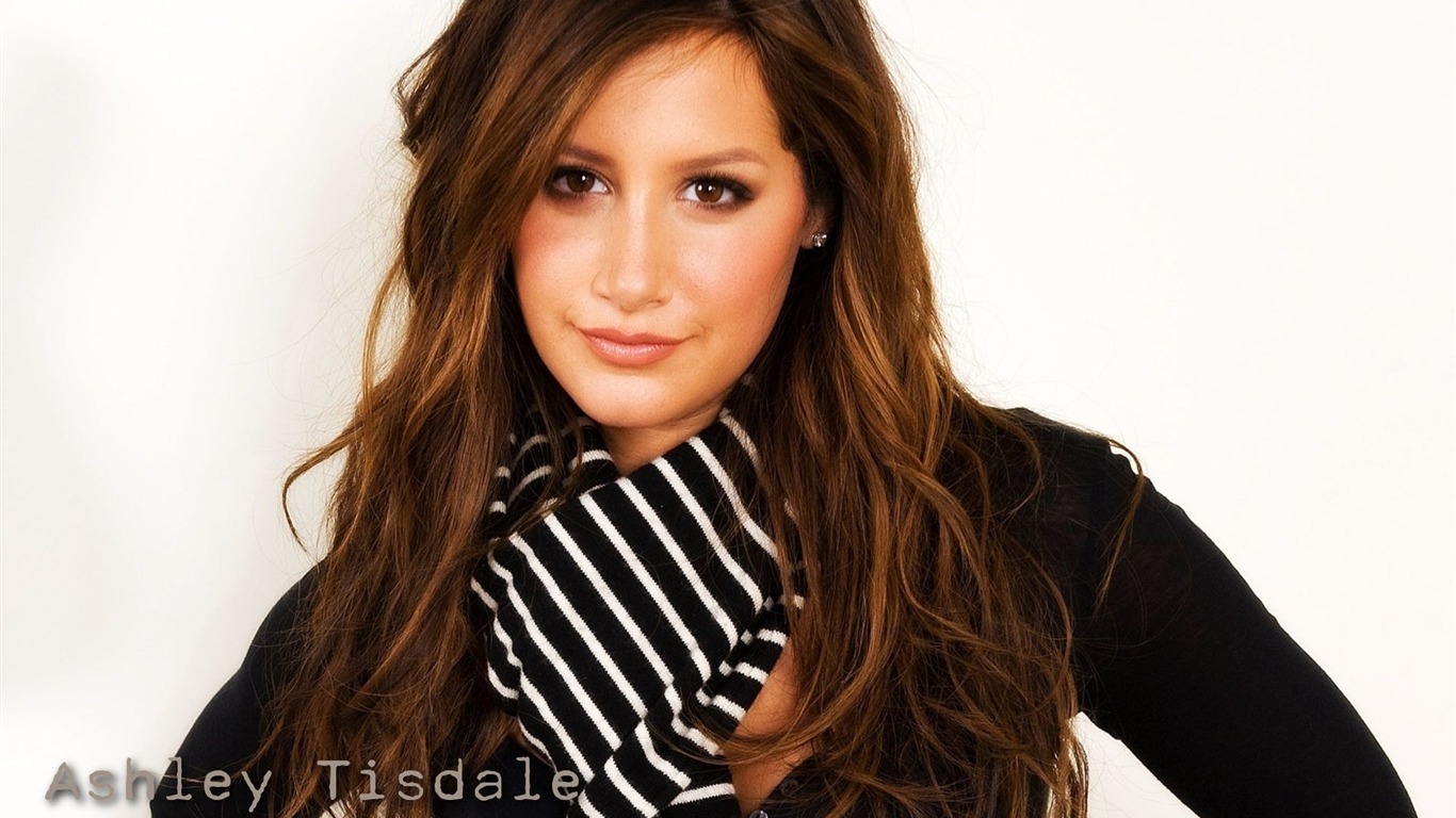 Ashley Tisdale #063 - 1366x768 Wallpapers Pictures Photos Images