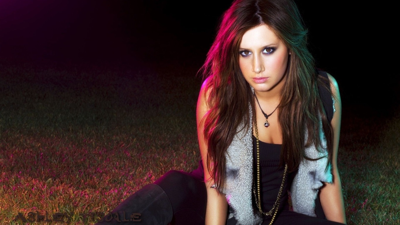 Ashley Tisdale #091 - 1366x768 Wallpapers Pictures Photos Images