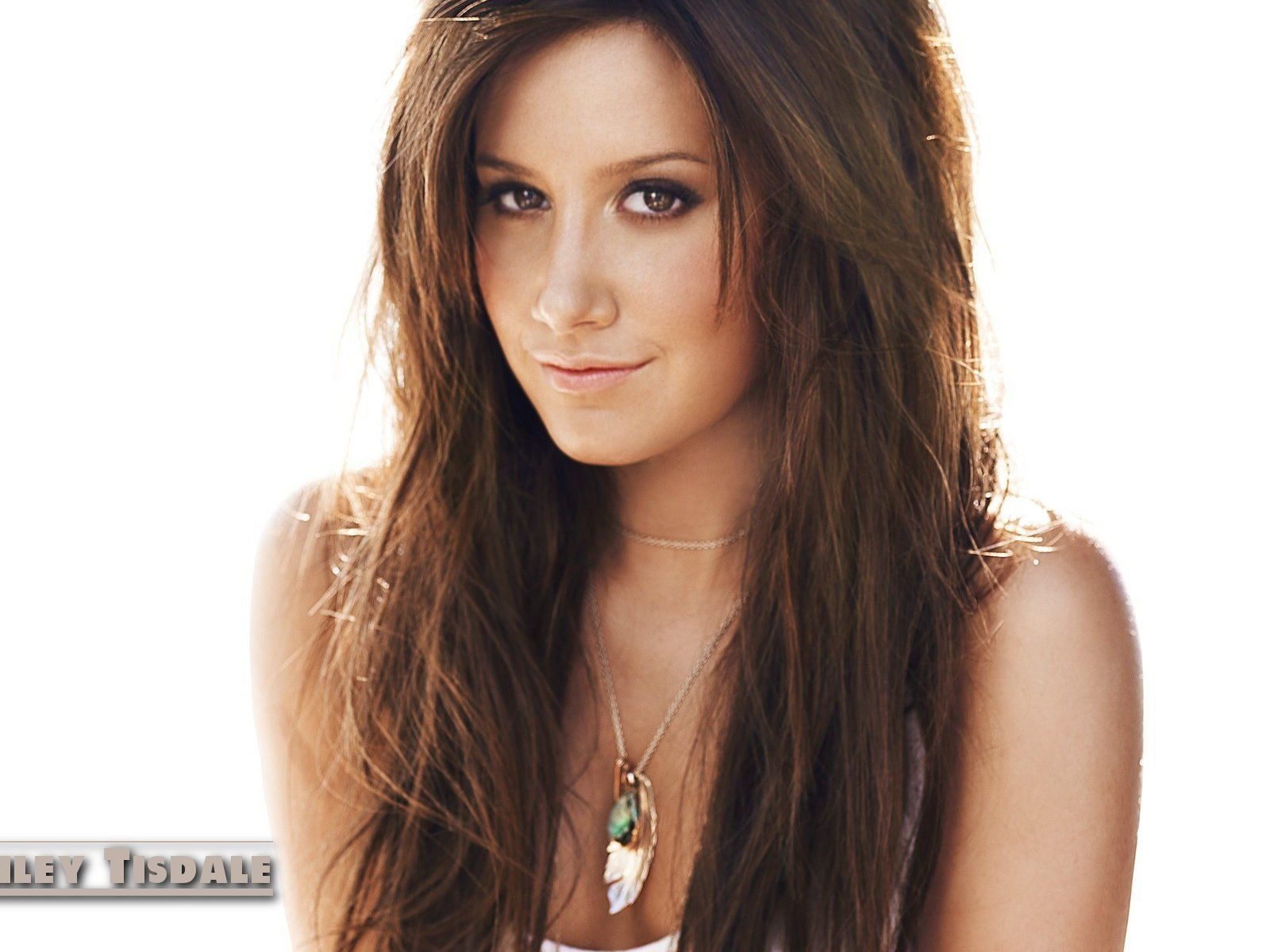 Ashley Tisdale #002 - 1600x1200 Wallpapers Pictures Photos Images