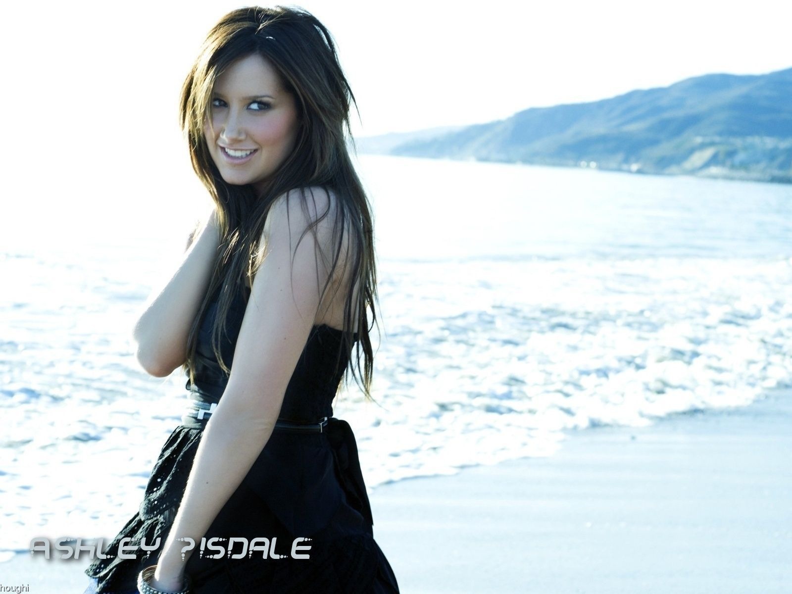 Ashley Tisdale #027 - 1600x1200 Wallpapers Pictures Photos Images