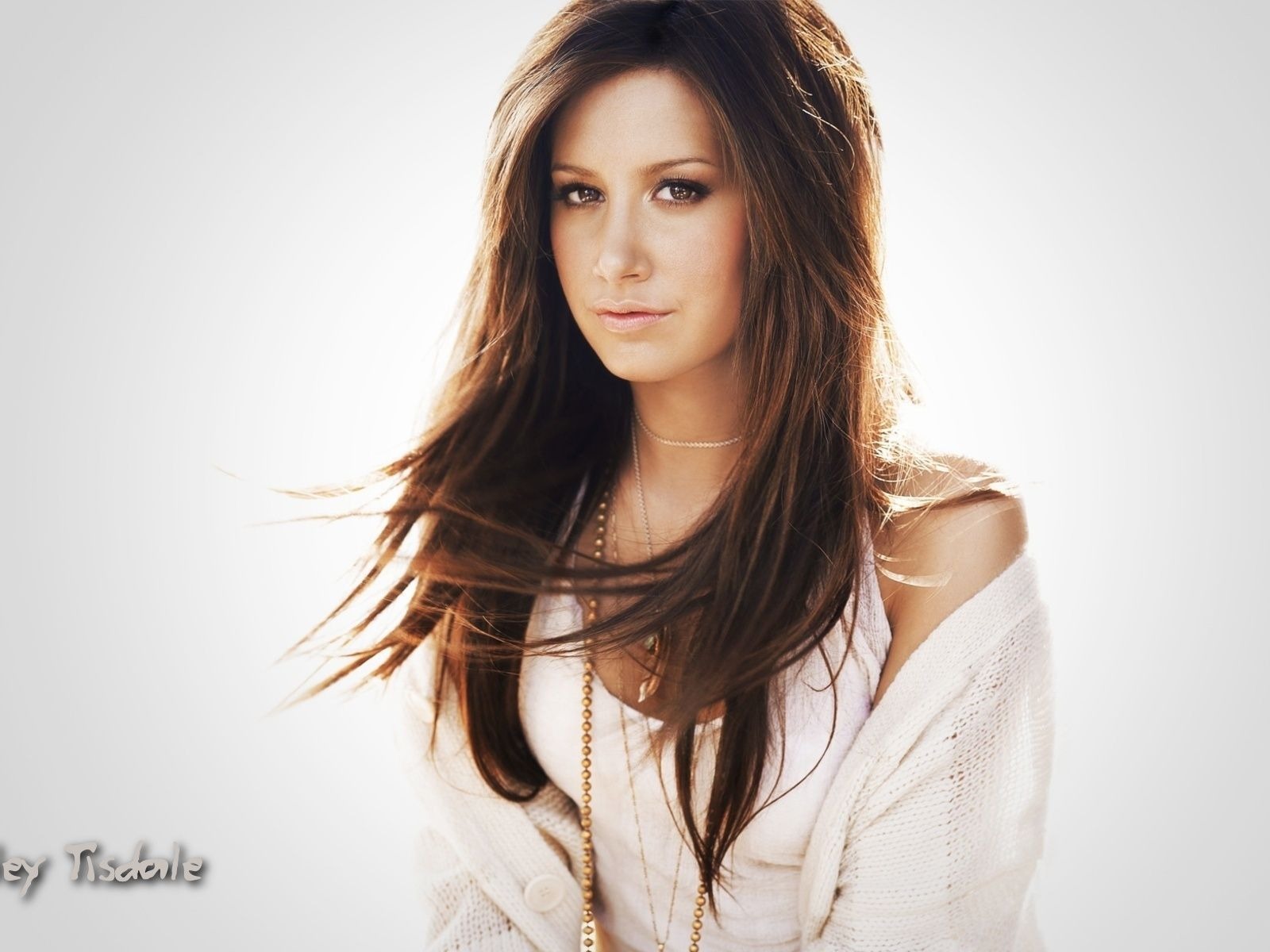 Ashley Tisdale #077 - 1600x1200 Wallpapers Pictures Photos Images