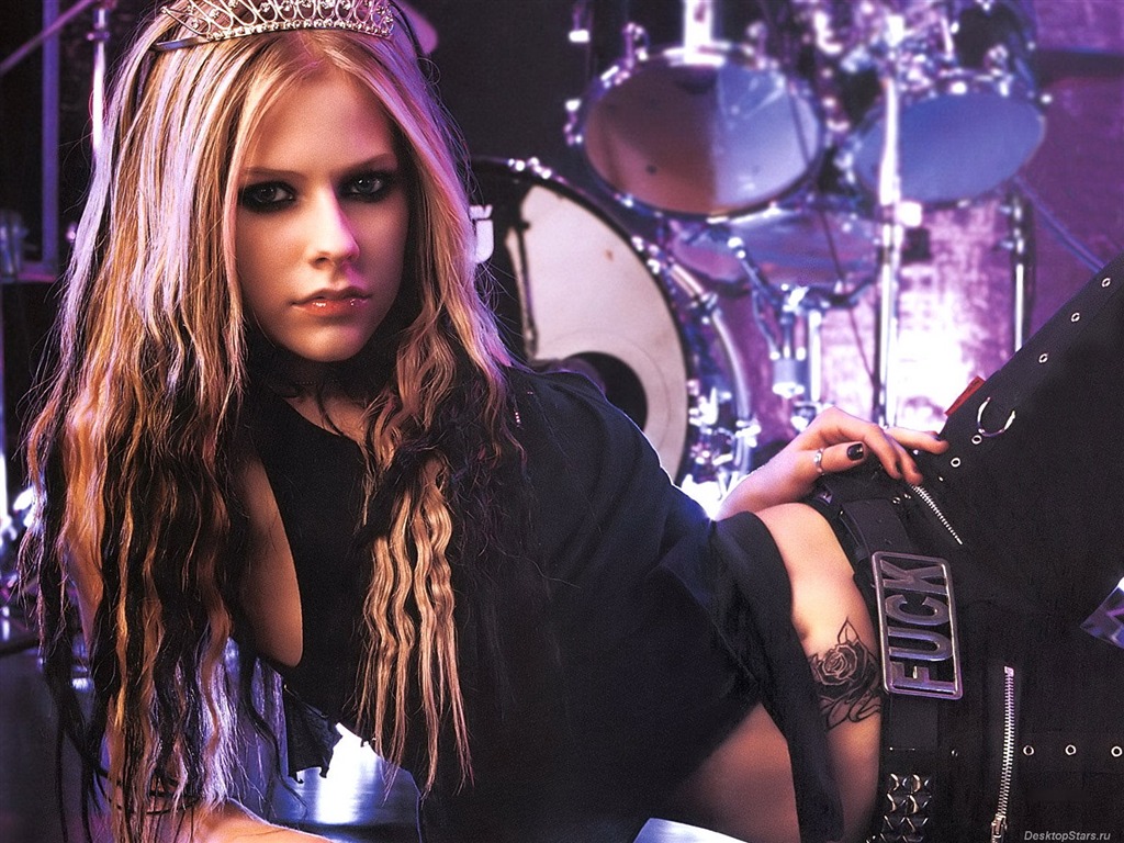 Avril Lavigne #002 - 1024x768 Wallpapers Pictures Photos Images
