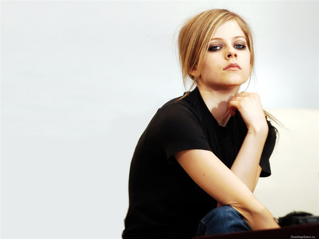 Avril Lavigne #022 - 1024x768 Wallpapers Pictures Photos Images