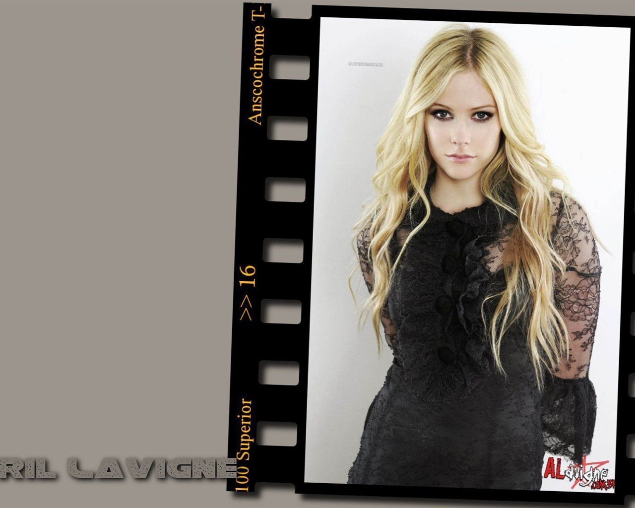 Avril Lavigne #067 - 1280x1024 Wallpapers Pictures Photos Images