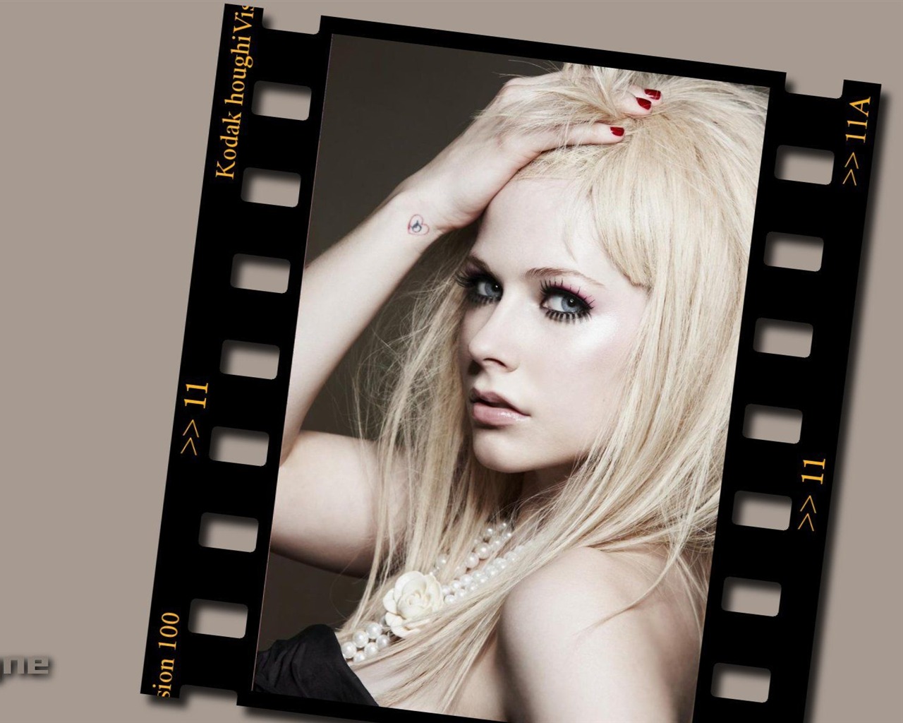 Avril Lavigne #090 - 1280x1024 Wallpapers Pictures Photos Images