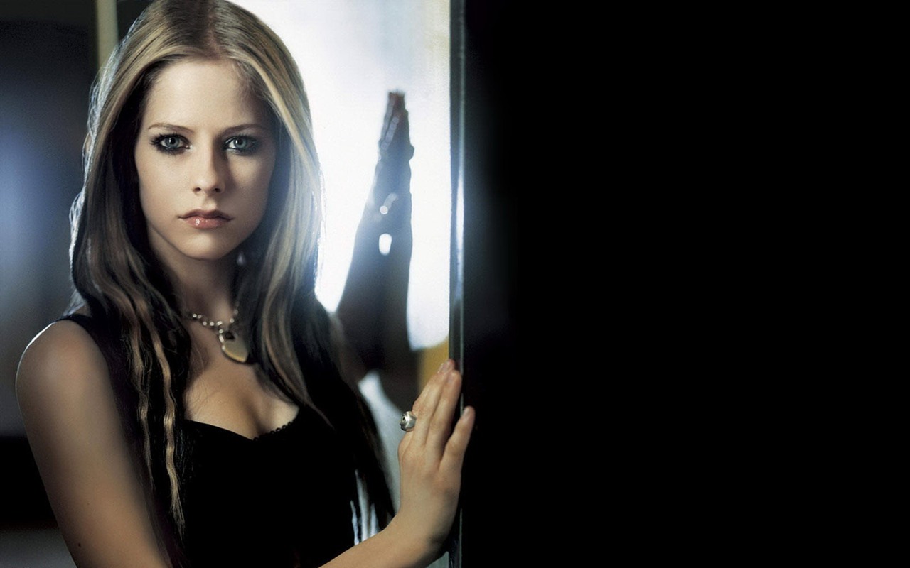 Avril Lavigne #004 - 1280x800 Wallpapers Pictures Photos Images