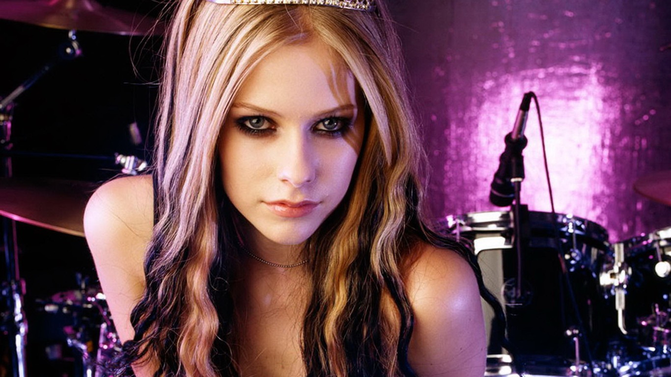Avril Lavigne #001 - 1366x768 Wallpapers Pictures Photos Images