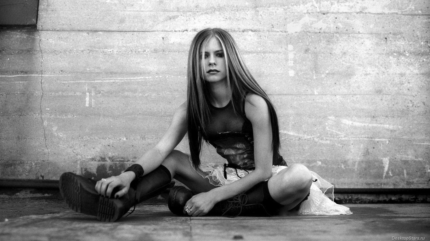 Avril Lavigne #007 - 1366x768 Wallpapers Pictures Photos Images