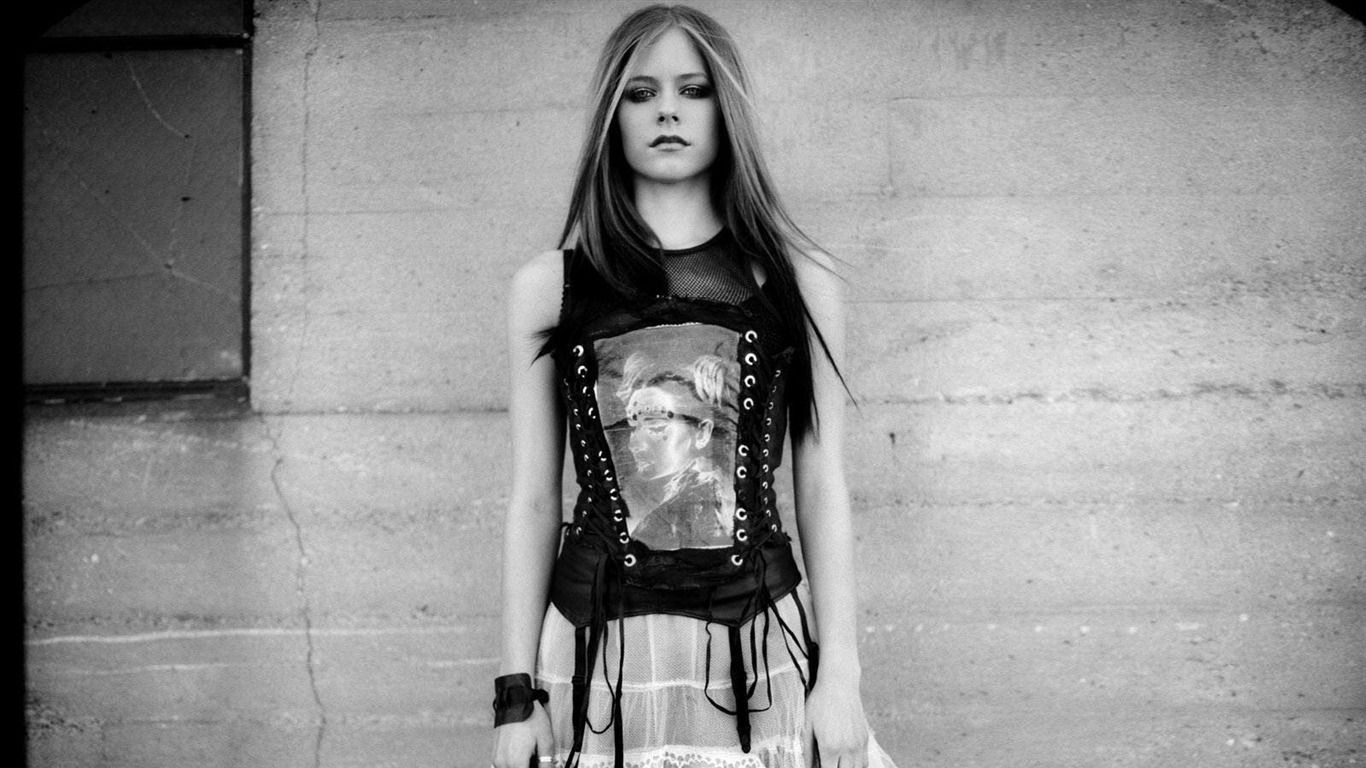 Avril Lavigne #008 - 1366x768 Wallpapers Pictures Photos Images