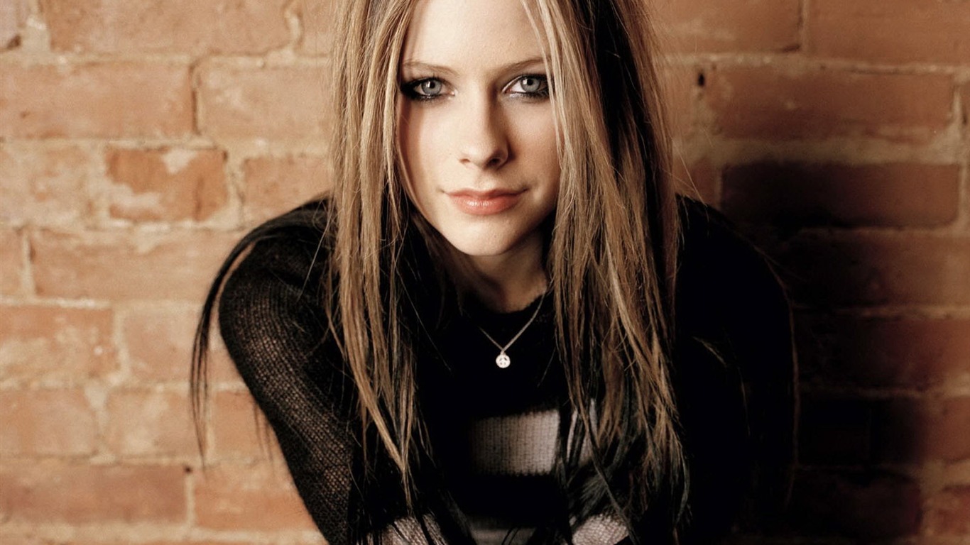 Avril Lavigne #016 - 1366x768 Wallpapers Pictures Photos Images