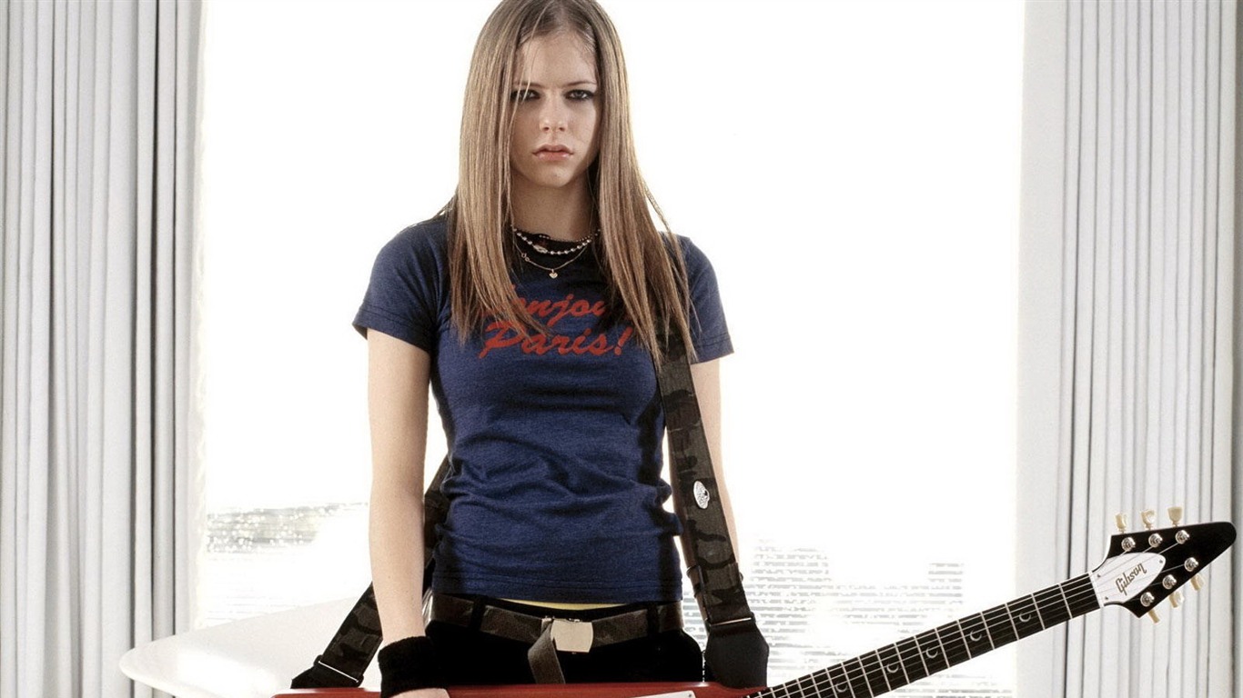 Avril Lavigne #018 - 1366x768 Wallpapers Pictures Photos Images