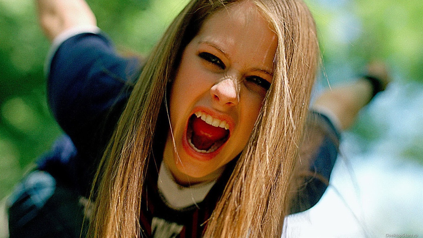 Avril Lavigne #019 - 1366x768 Wallpapers Pictures Photos Images