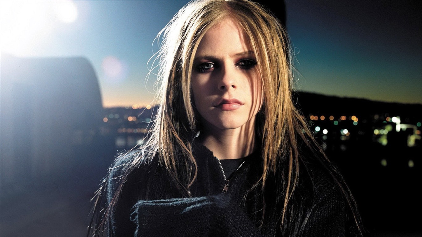 Avril Lavigne #024 - 1366x768 Wallpapers Pictures Photos Images