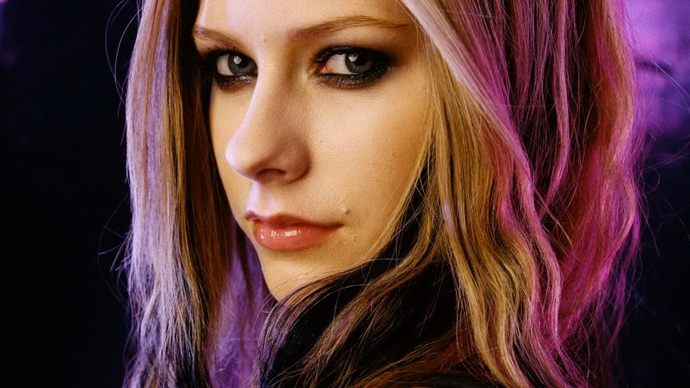 Avril Lavigne #025 - 1366x768 Wallpapers Pictures Photos Images
