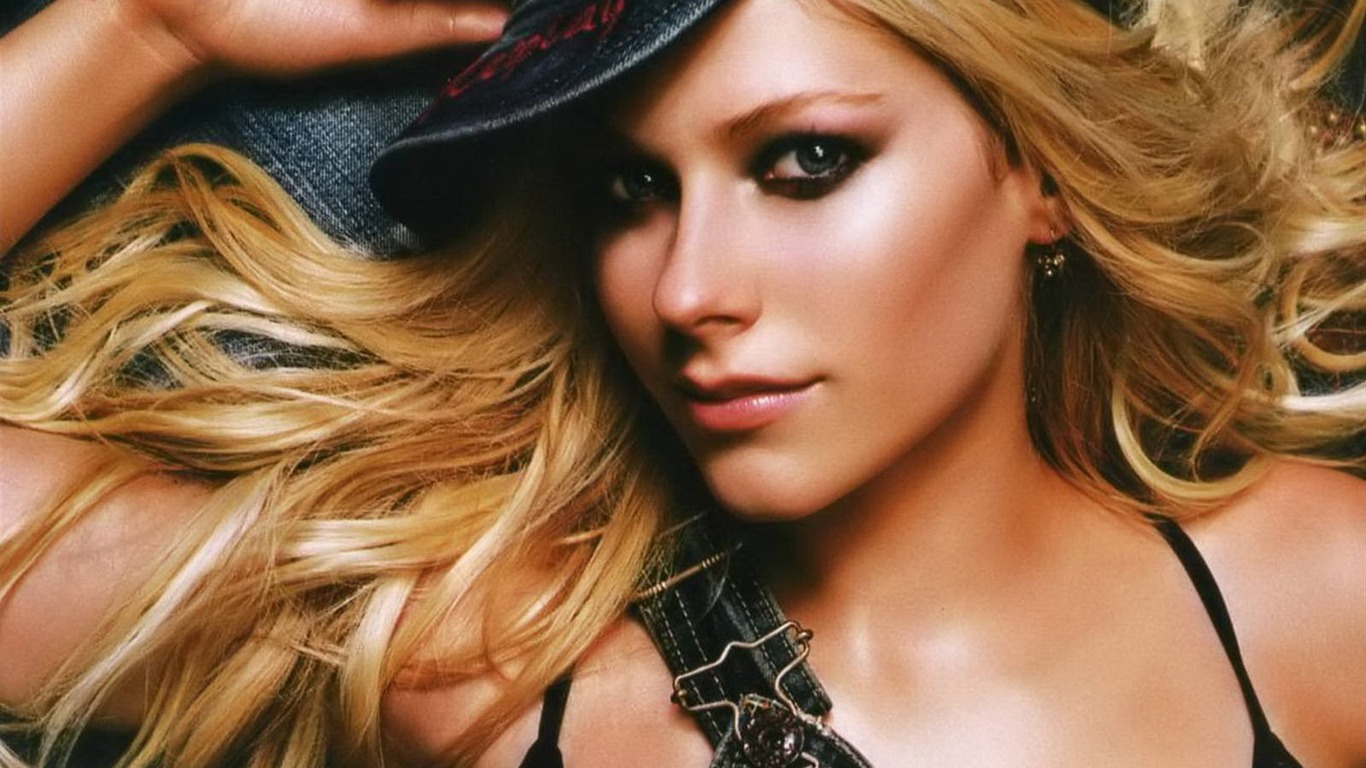 Avril Lavigne #047 - 1366x768 Wallpapers Pictures Photos Images