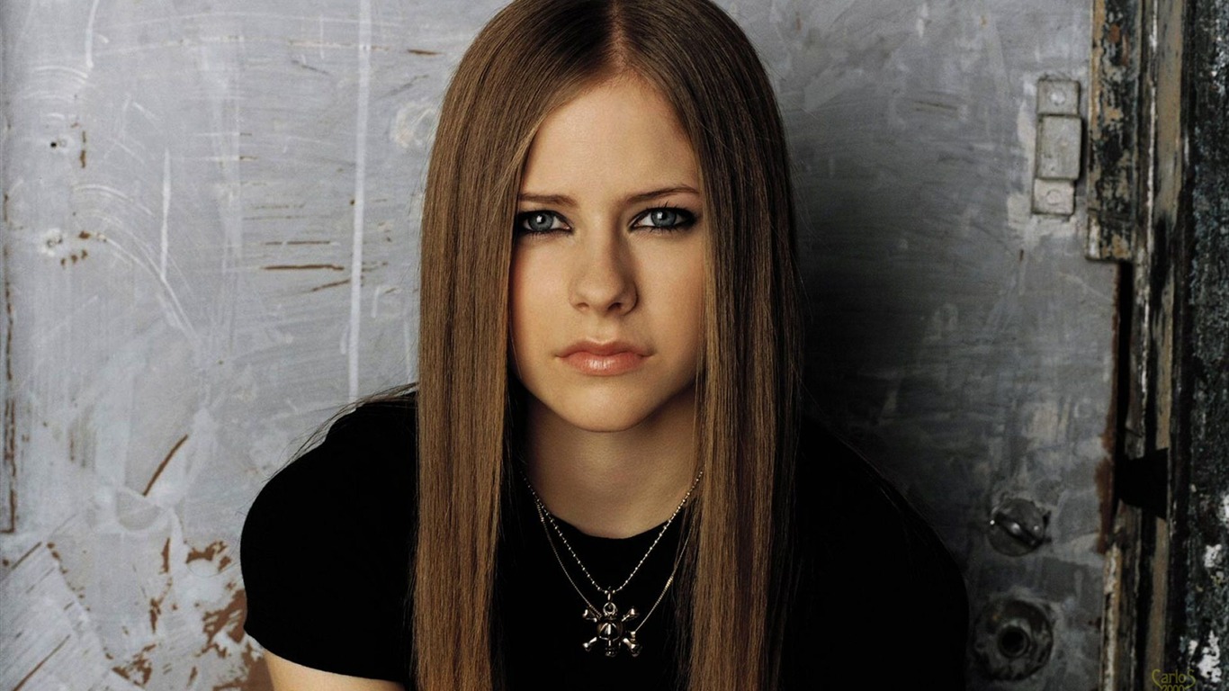 Avril Lavigne #051 - 1366x768 Wallpapers Pictures Photos Images