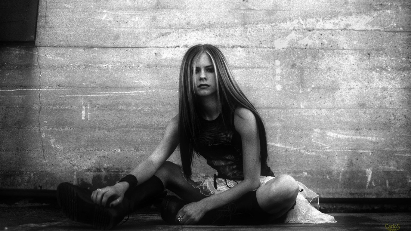 Avril Lavigne #055 - 1366x768 Wallpapers Pictures Photos Images