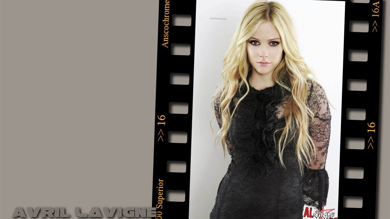 Avril Lavigne #067 - 1366x768 Wallpapers Pictures Photos Images