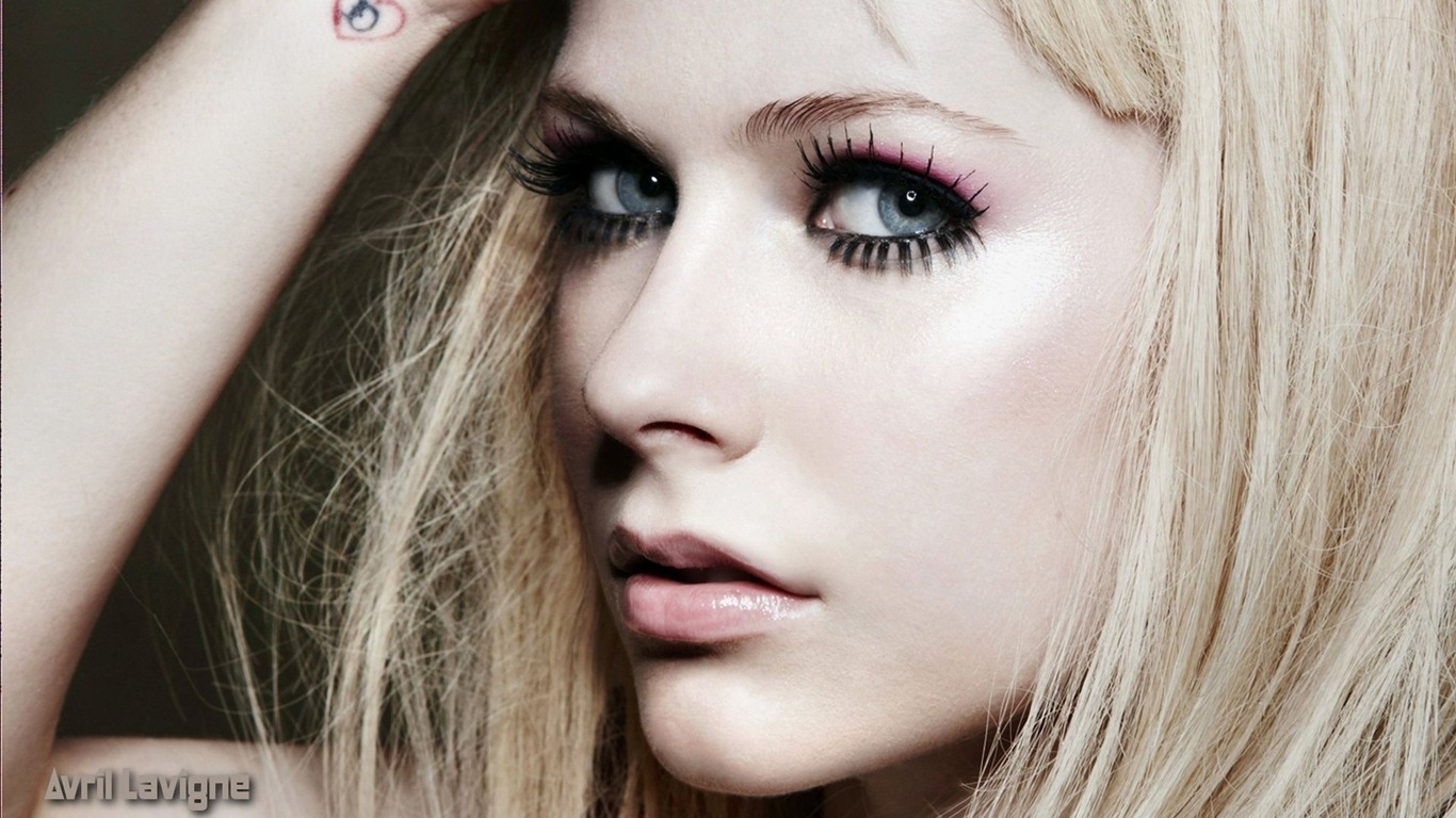 Avril Lavigne #074 - 1366x768 Wallpapers Pictures Photos Images