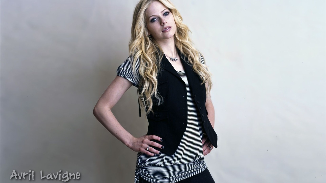 Avril Lavigne #076 - 1366x768 Wallpapers Pictures Photos Images