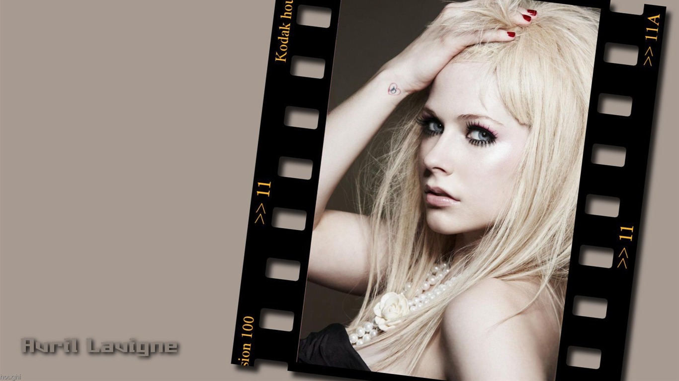 Avril Lavigne #090 - 1366x768 Wallpapers Pictures Photos Images