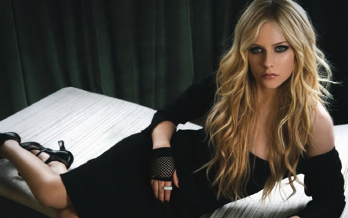 Avril Lavigne #042 - 1440x900 Wallpapers Pictures Photos Images