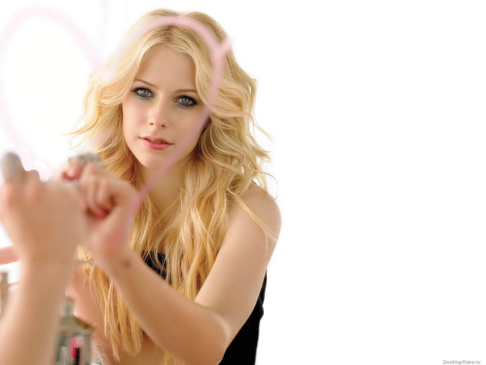 Avril Lavigne #039 - 1600x1200 Wallpapers Pictures Photos Images