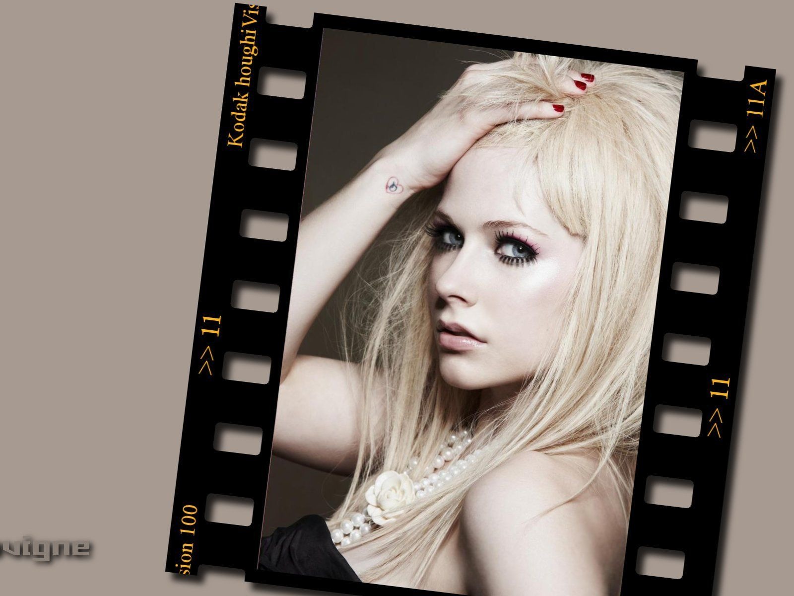 Avril Lavigne #090 - 1600x1200 Wallpapers Pictures Photos Images