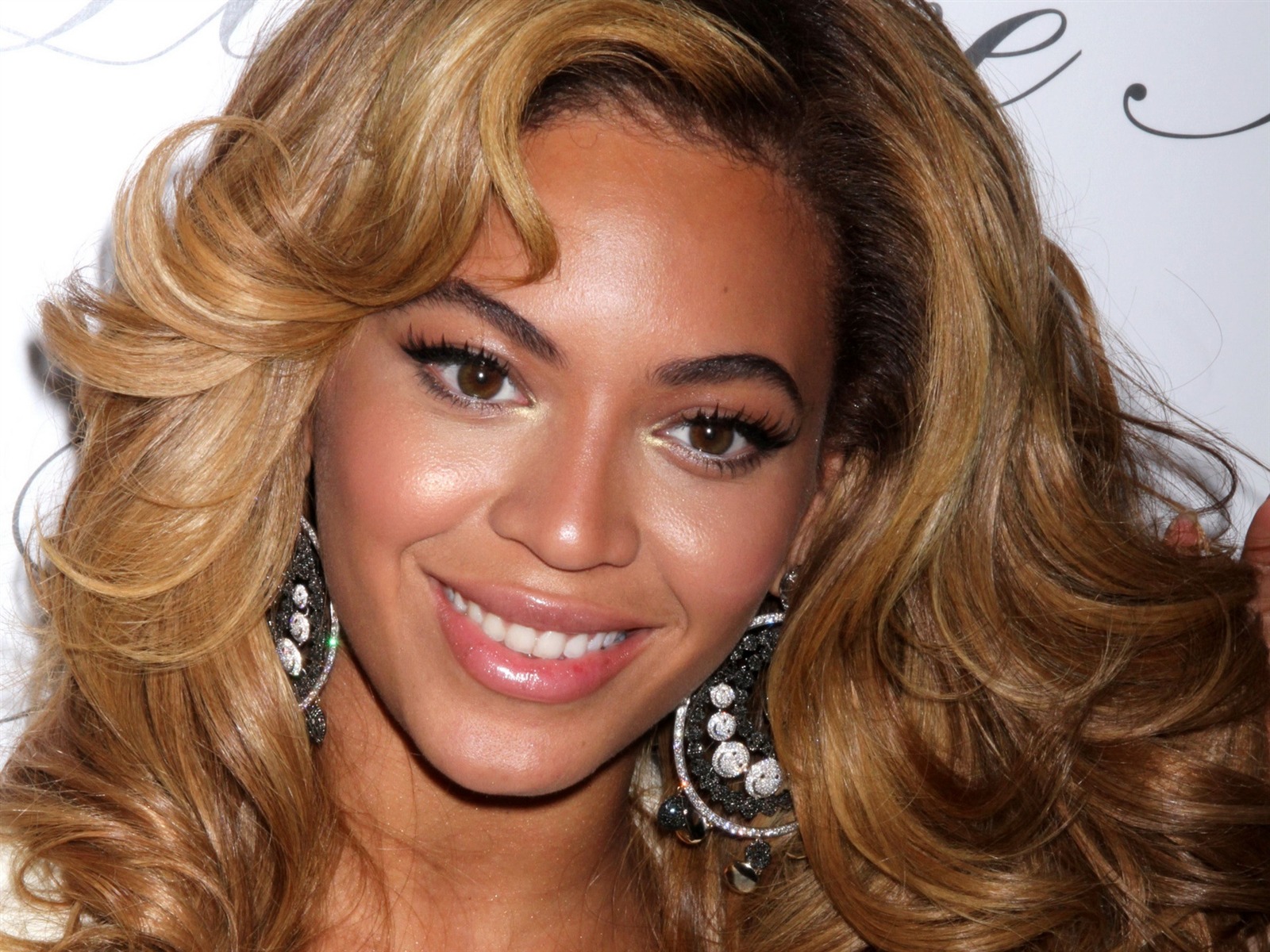 Beyonce Knowles #036 - 1600x1200 Wallpapers Pictures Photos Images
