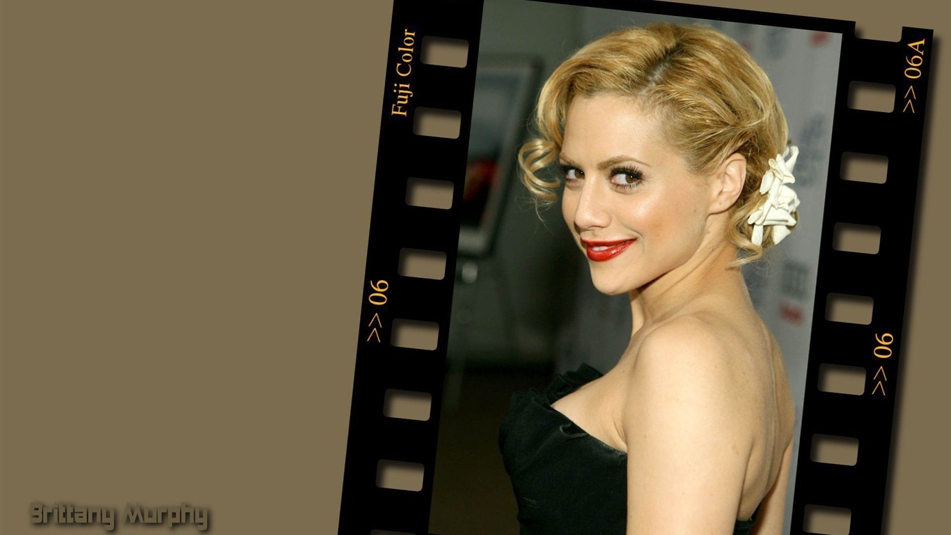 Brittany Murphy #002 - 1366x768 Wallpapers Pictures Photos Images