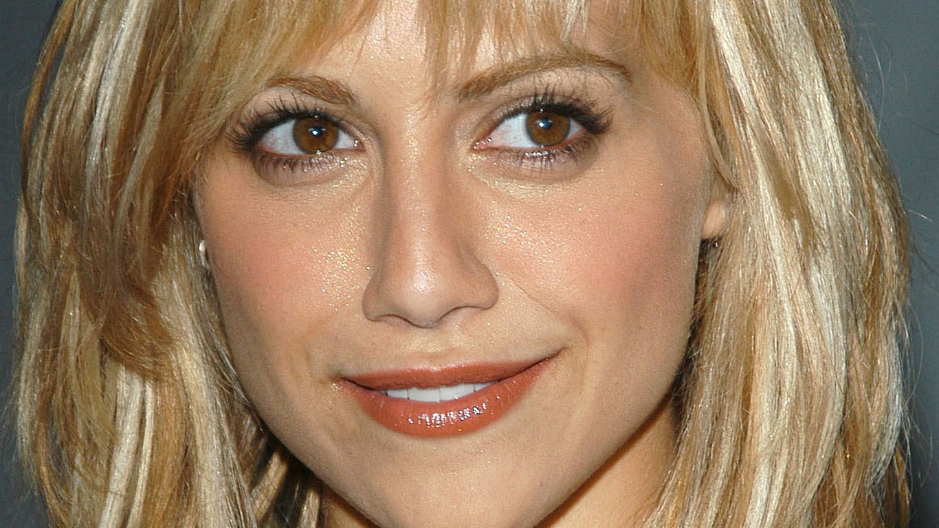 Brittany Murphy #023 - 1366x768 Wallpapers Pictures Photos Images