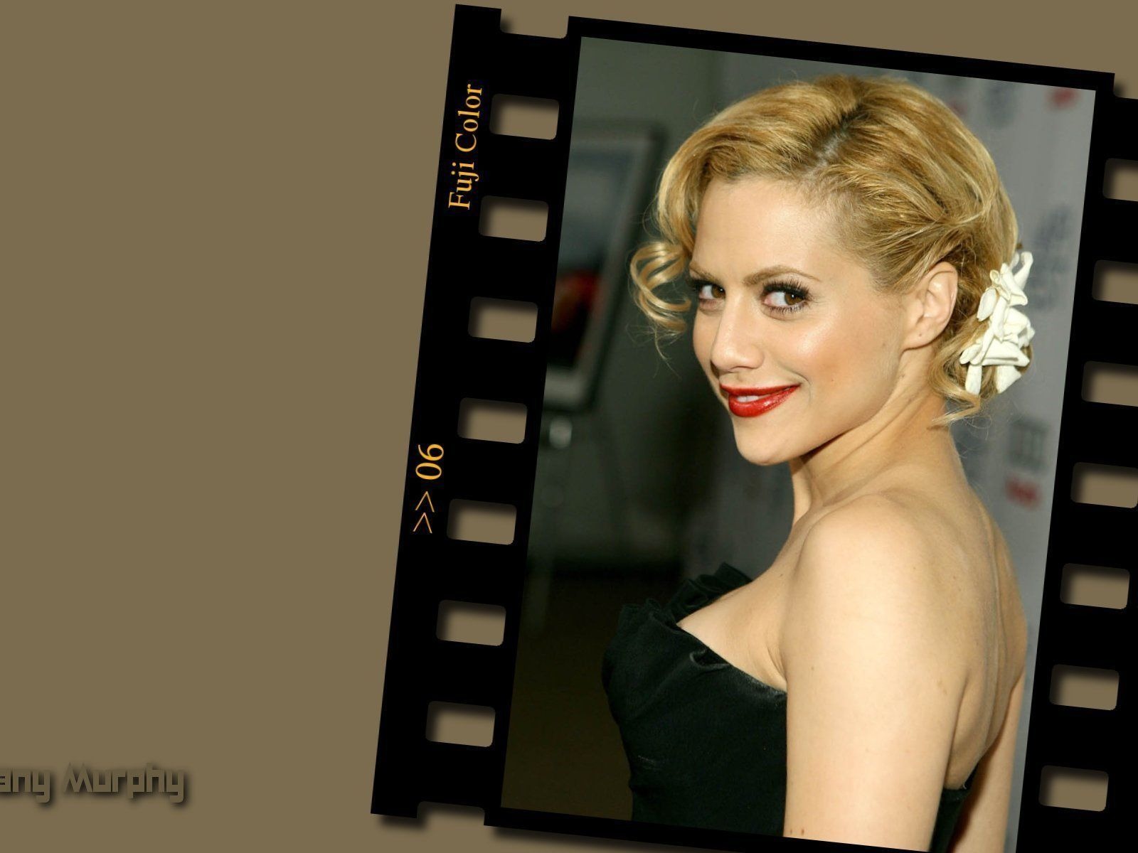 Brittany Murphy #002 - 1600x1200 Wallpapers Pictures Photos Images