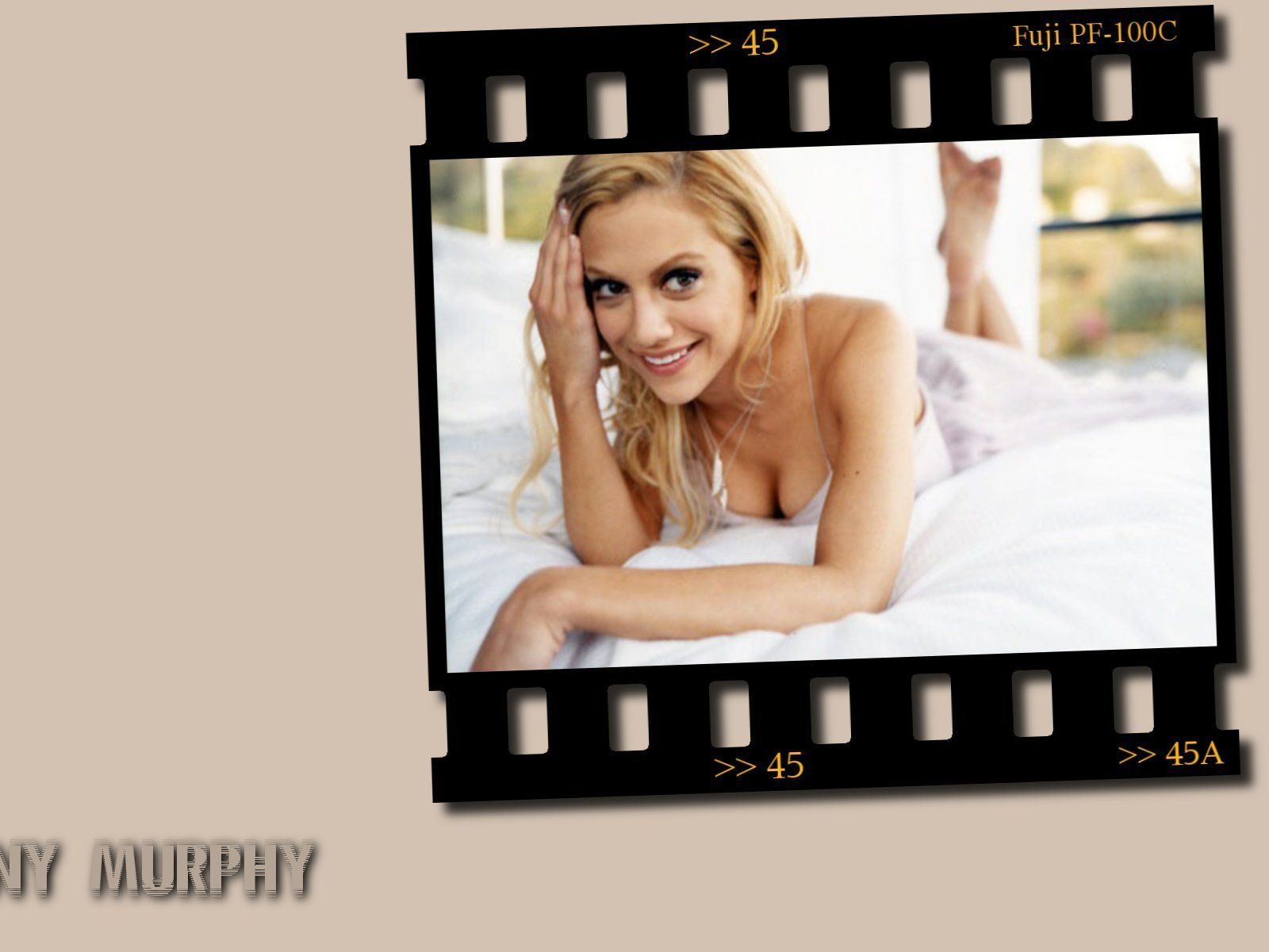 Brittany Murphy #003 - 1600x1200 Wallpapers Pictures Photos Images
