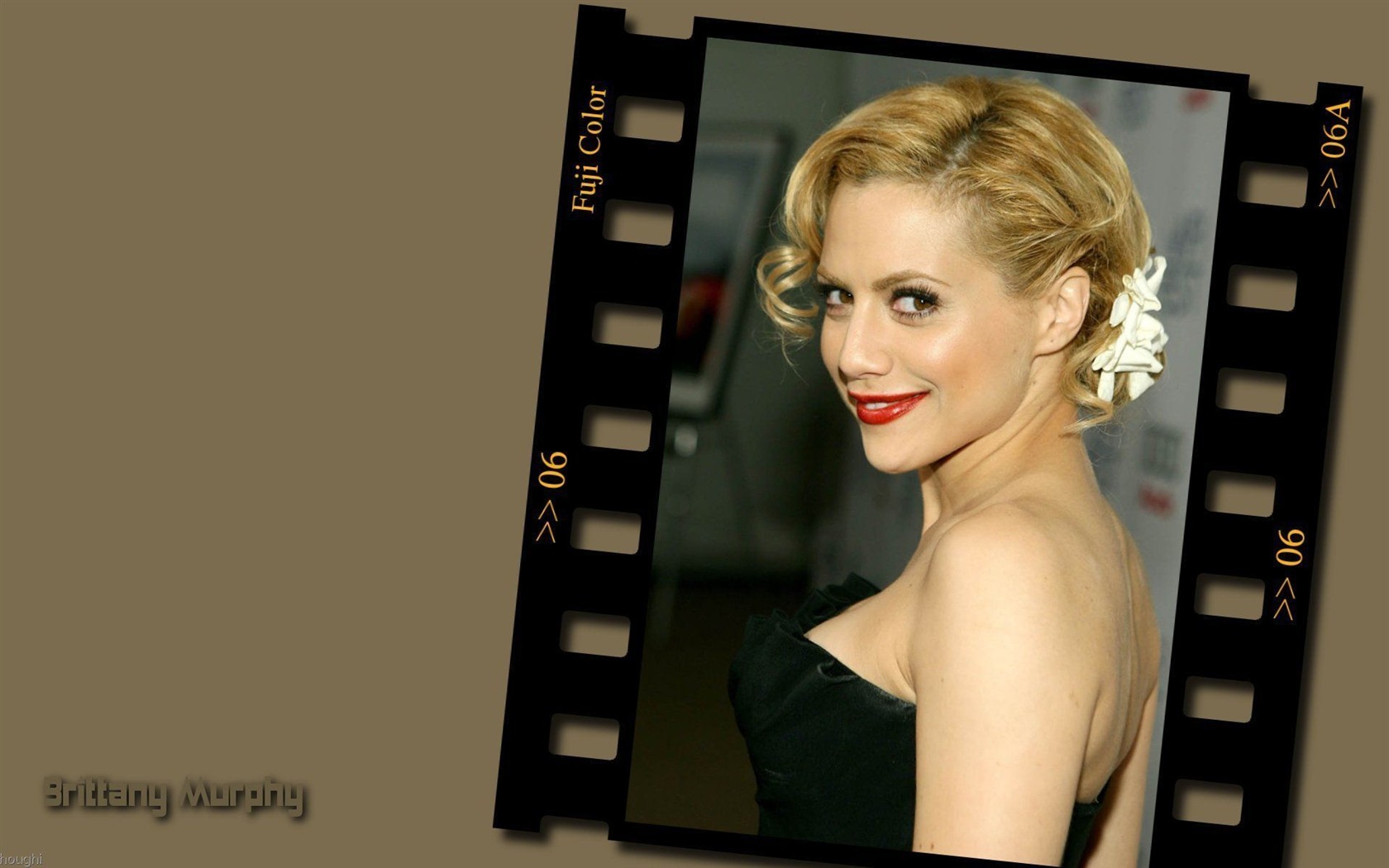 Brittany Murphy #002 - 1680x1050 Wallpapers Pictures Photos Images