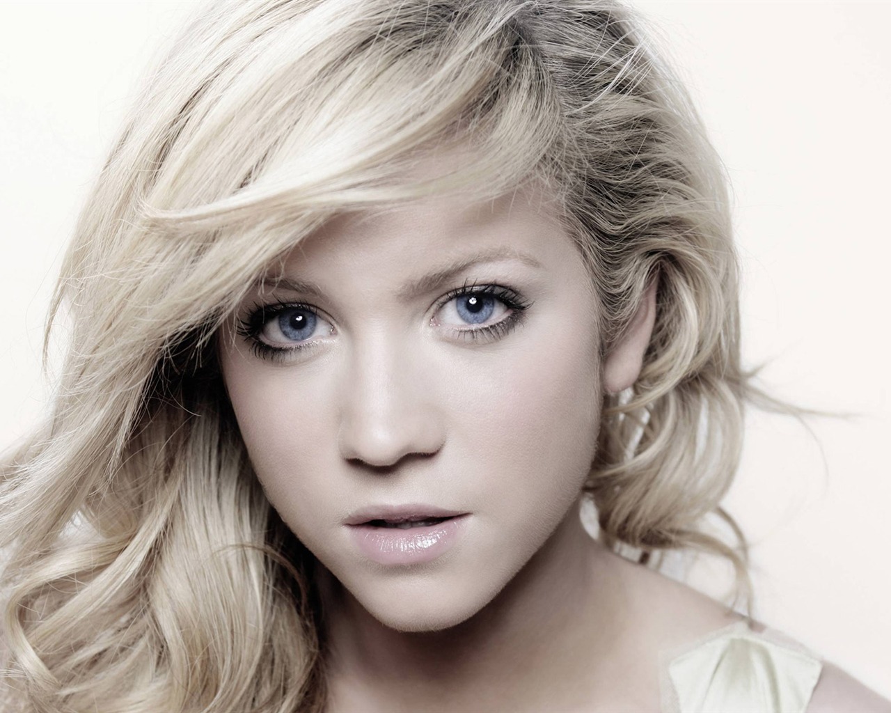 Brittany Snow #012 - 1280x1024 Wallpapers Pictures Photos Images