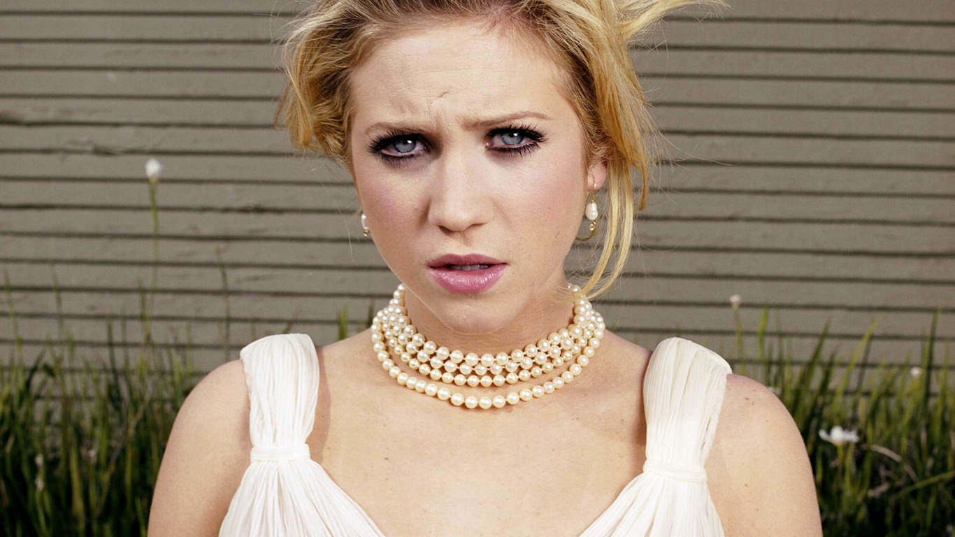 Brittany Snow #002 - 1366x768 Wallpapers Pictures Photos Images