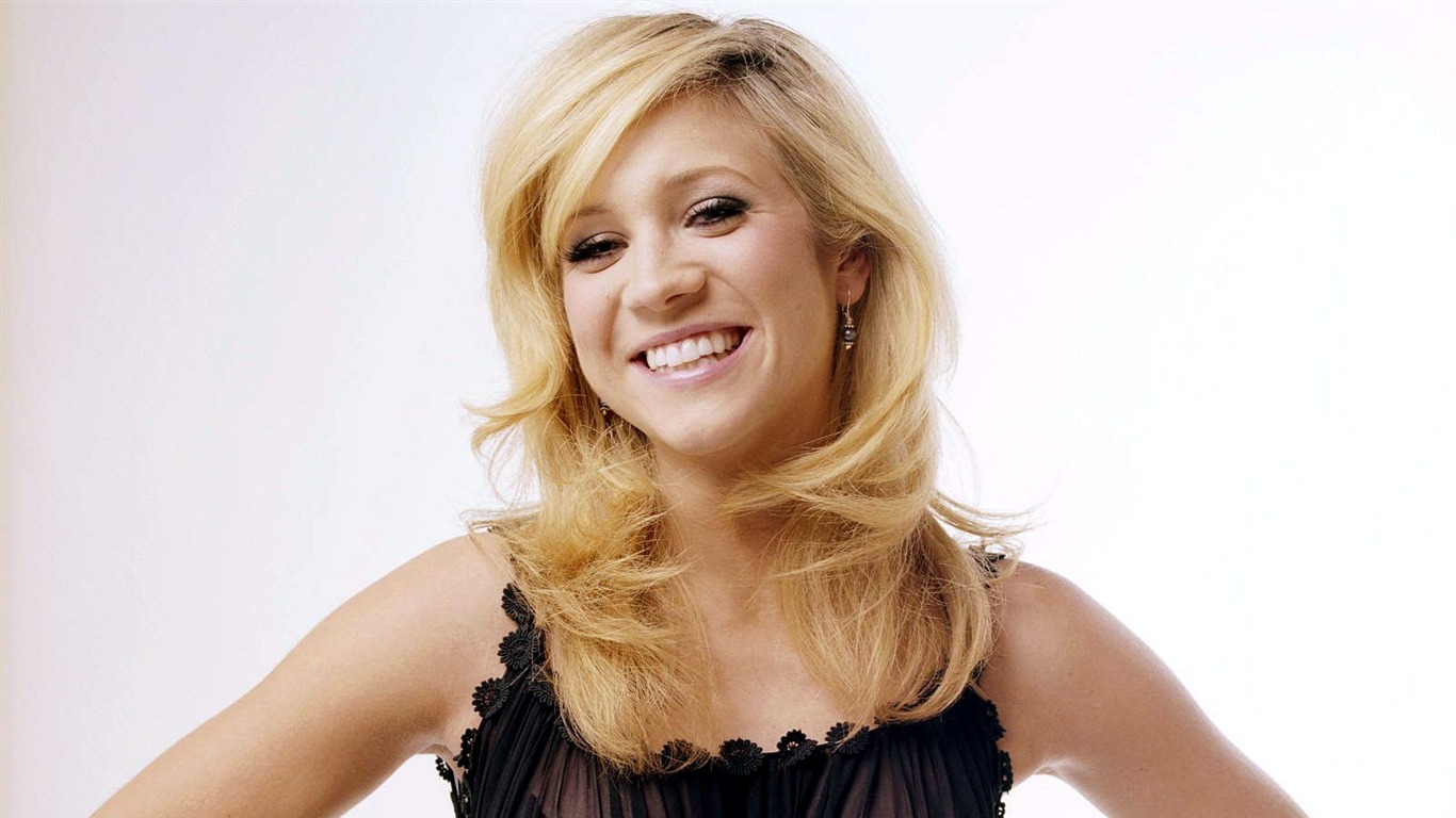 Brittany Snow #004 - 1366x768 Wallpapers Pictures Photos Images