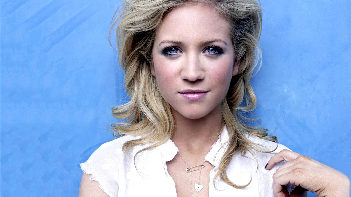 Brittany Snow #005 - 1366x768 Wallpapers Pictures Photos Images