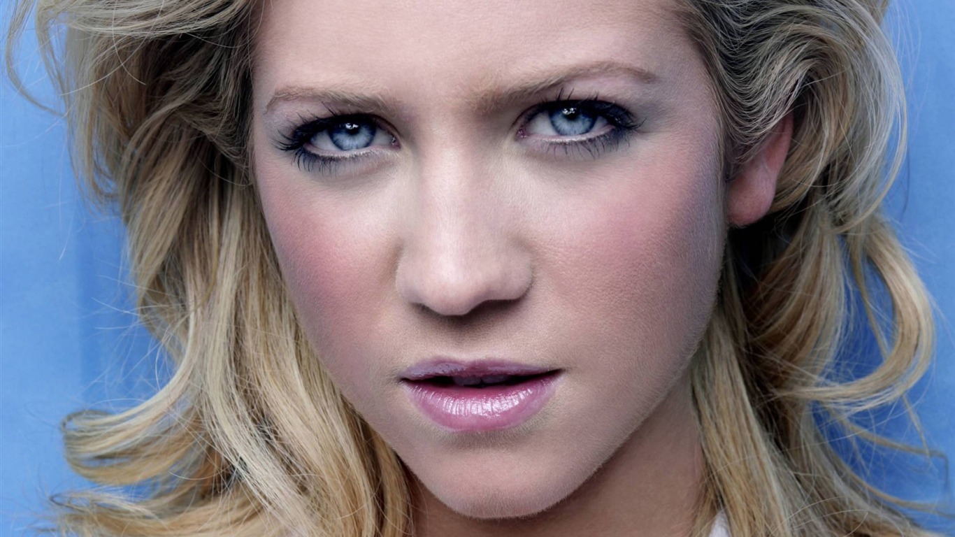 Brittany Snow #013 - 1366x768 Wallpapers Pictures Photos Images