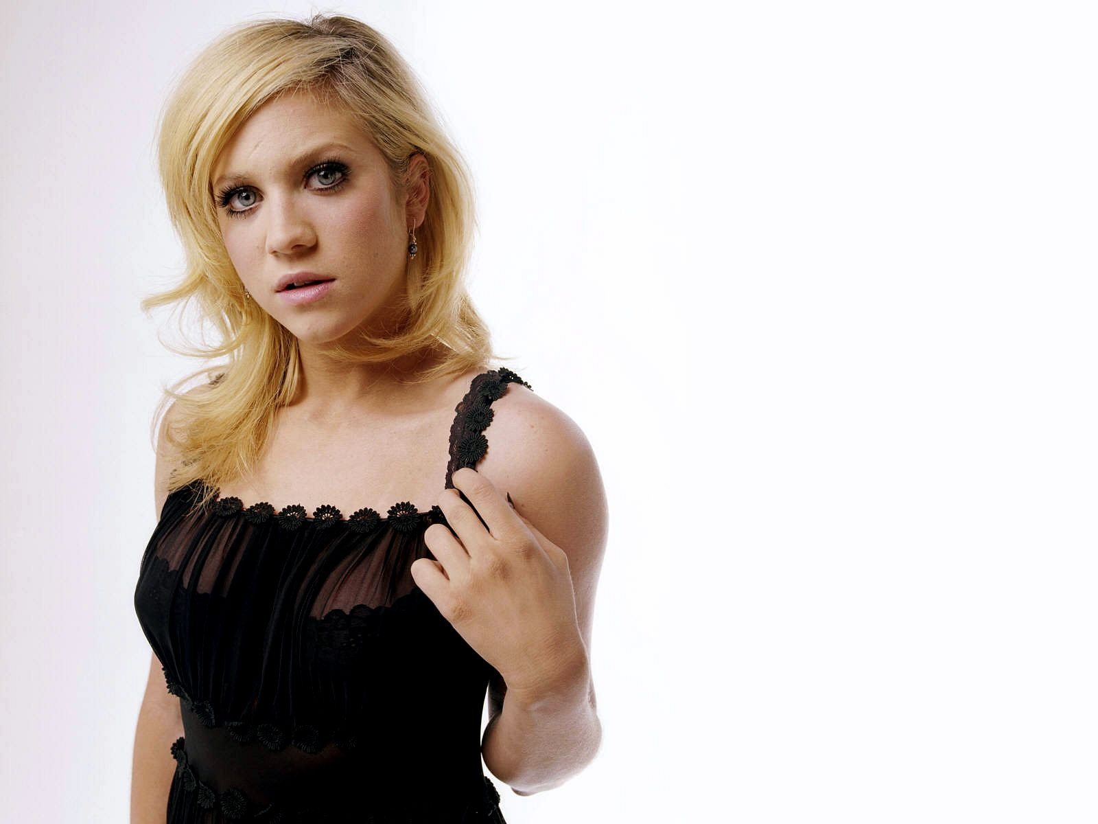 Brittany Snow #003 - 1600x1200 Wallpapers Pictures Photos Images