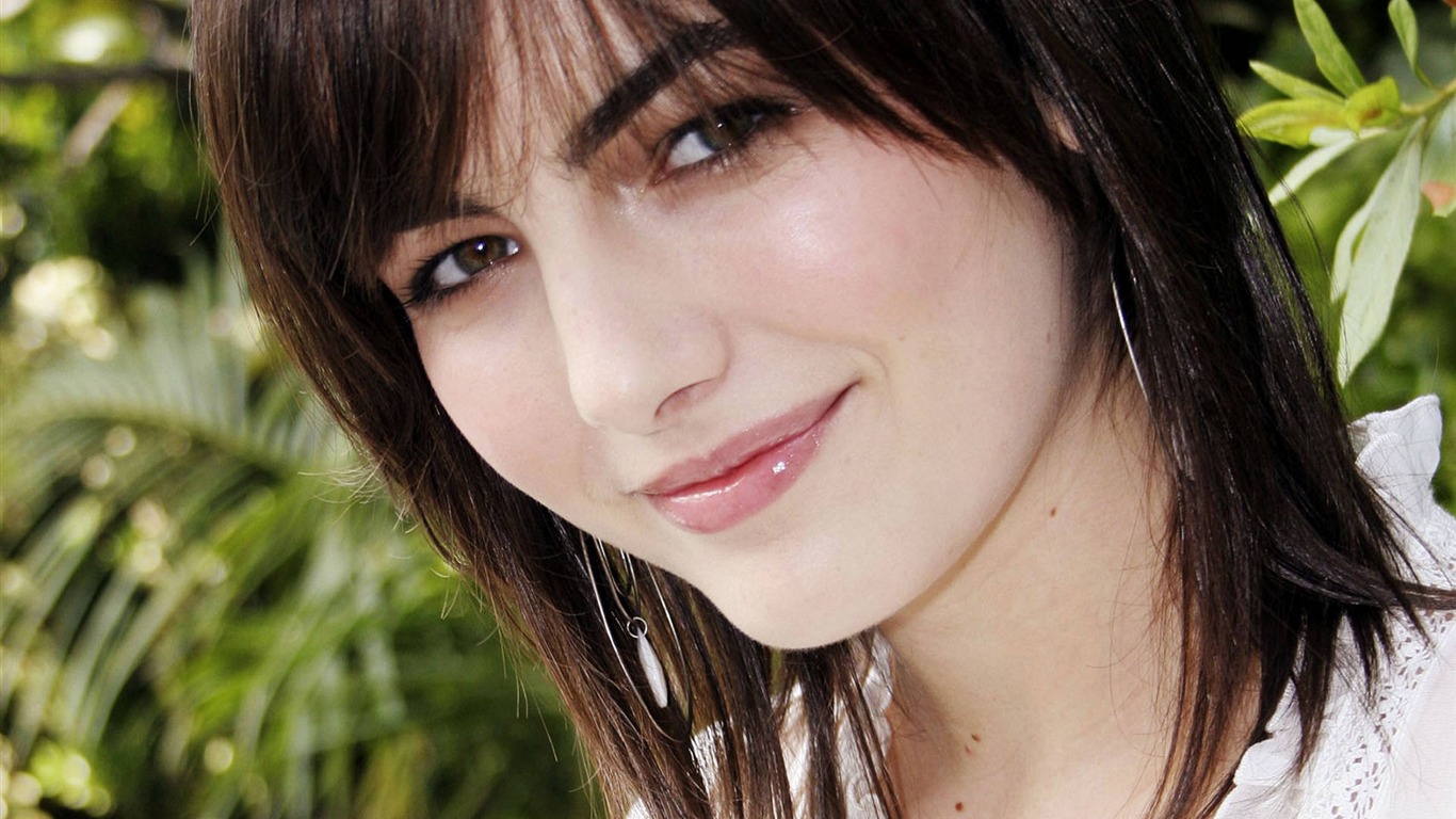 Camilla Belle #005 - 1366x768 Wallpapers Pictures Photos Images