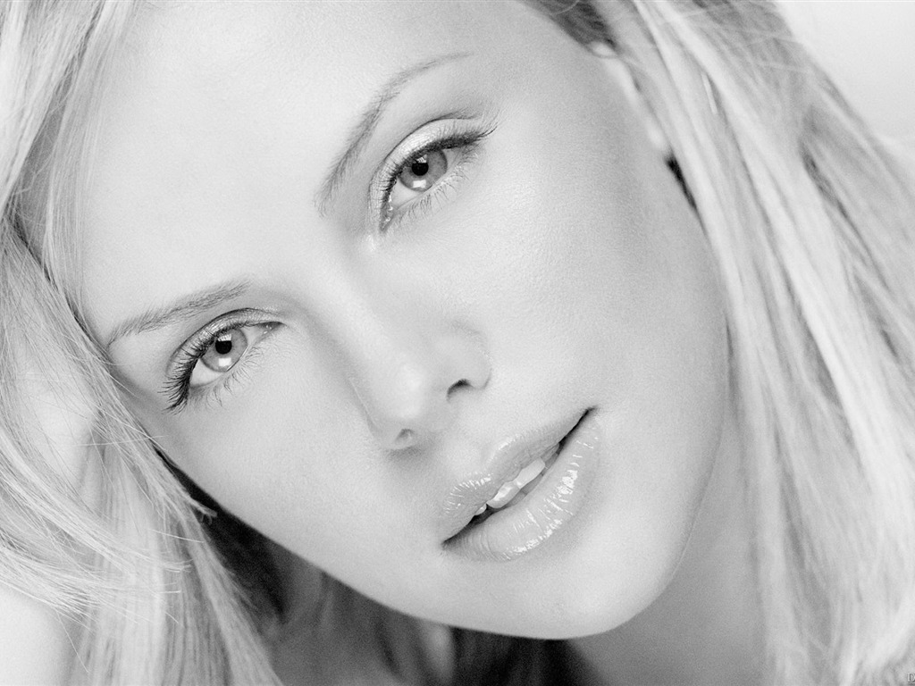 Charlize Theron #032 - 1024x768 Wallpapers Pictures Photos Images