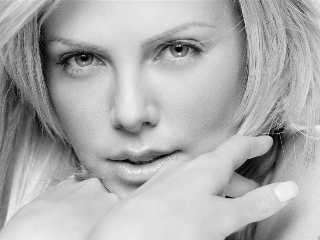 Charlize Theron #033 - 1024x768 Wallpapers Pictures Photos Images