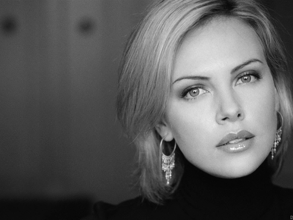 Charlize Theron #047 - 1024x768 Wallpapers Pictures Photos Images