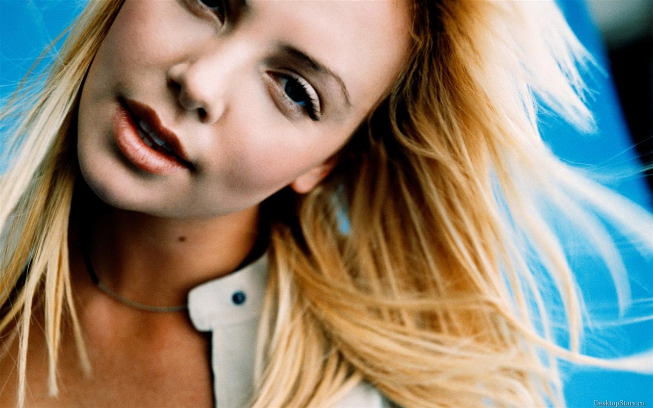 Charlize Theron #042 - 1280x800 Wallpapers Pictures Photos Images