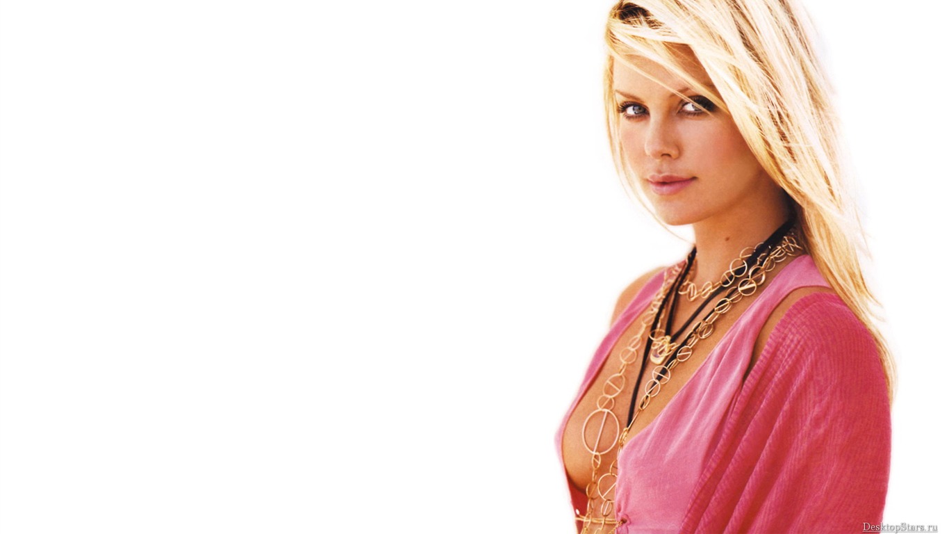 Charlize Theron #013 - 1366x768 Wallpapers Pictures Photos Images
