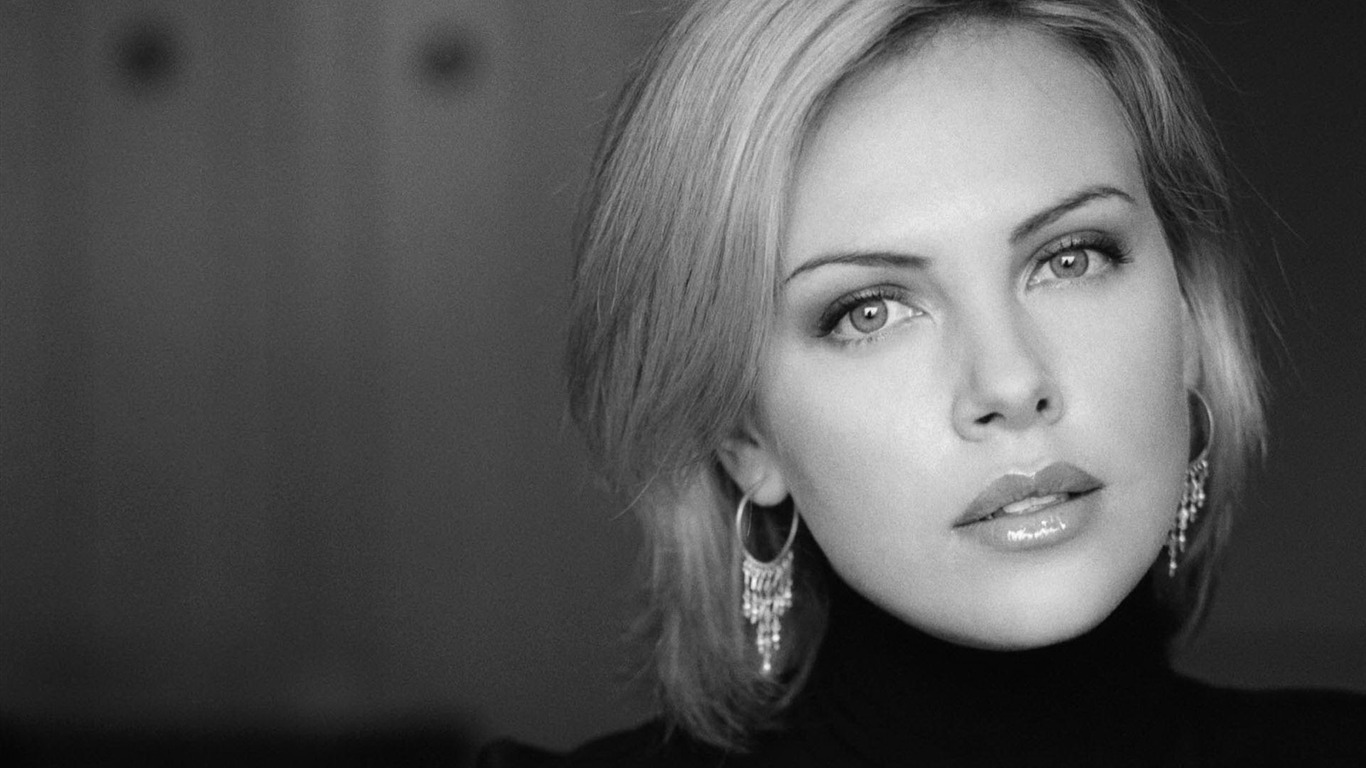 Charlize Theron #047 - 1366x768 Wallpapers Pictures Photos Images