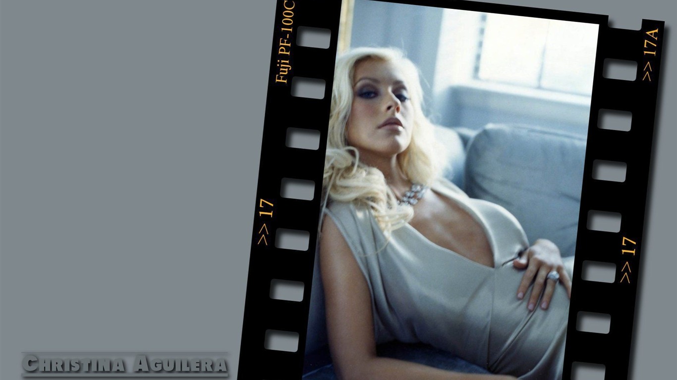 Christina Aguilera #012 - 1366x768 Wallpapers Pictures Photos Images